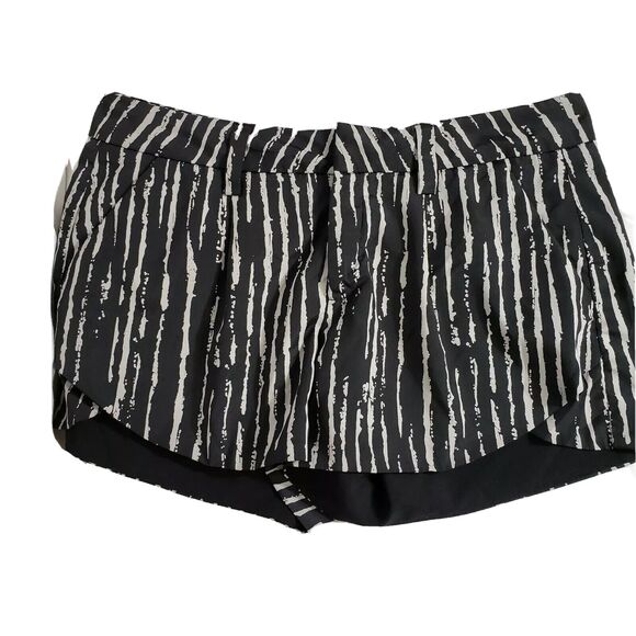 Allen B. by Allen Schwartz Womens Size 12 Shorts Black Tan Pockets Lined - Picture 3 of 8